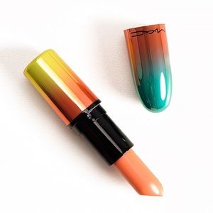 BNIB MAC Wash & Dry Tumble Dry Lipstick